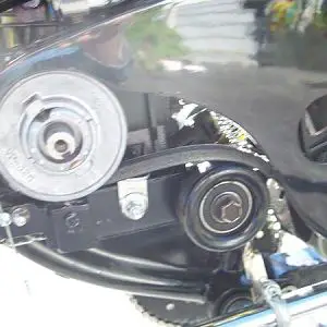 Belt tensioner clutch assembly