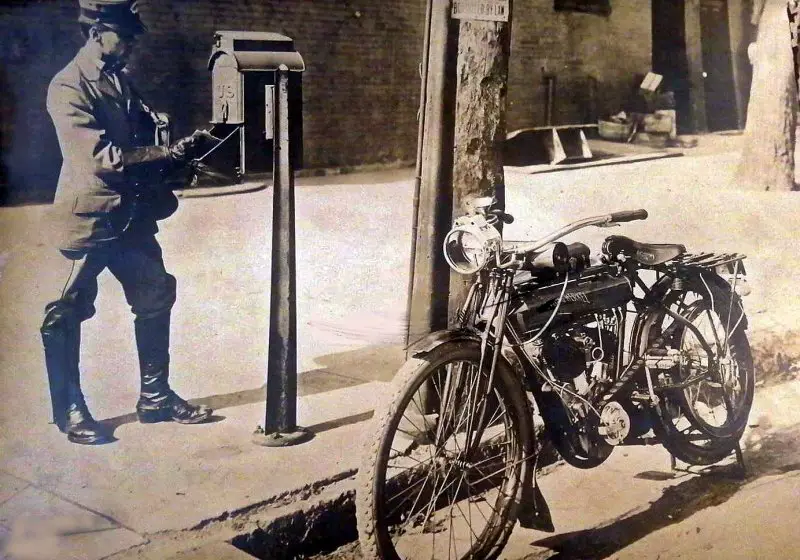 Antique Motor Cycle 2_InPixio.jpg
