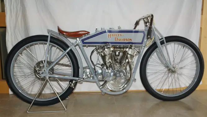 Harley 1915 board track racer.jpg