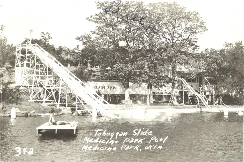 Med-ParkTobogan-Slide-1940-1950.jpg