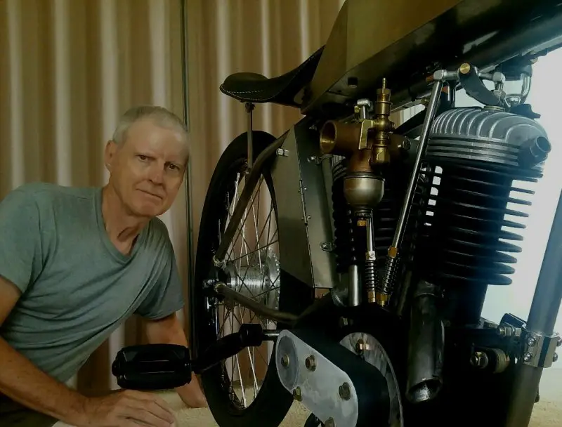 Old guy & 1915 e-V-twin .jpg