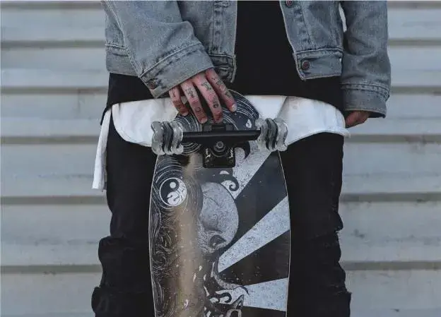 shark-skateboard.png