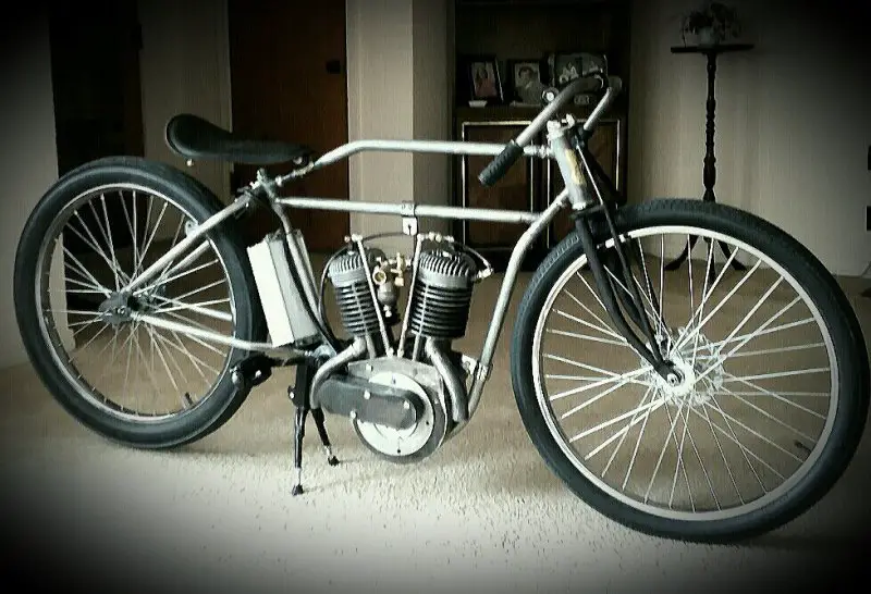 tank less harley.jpg