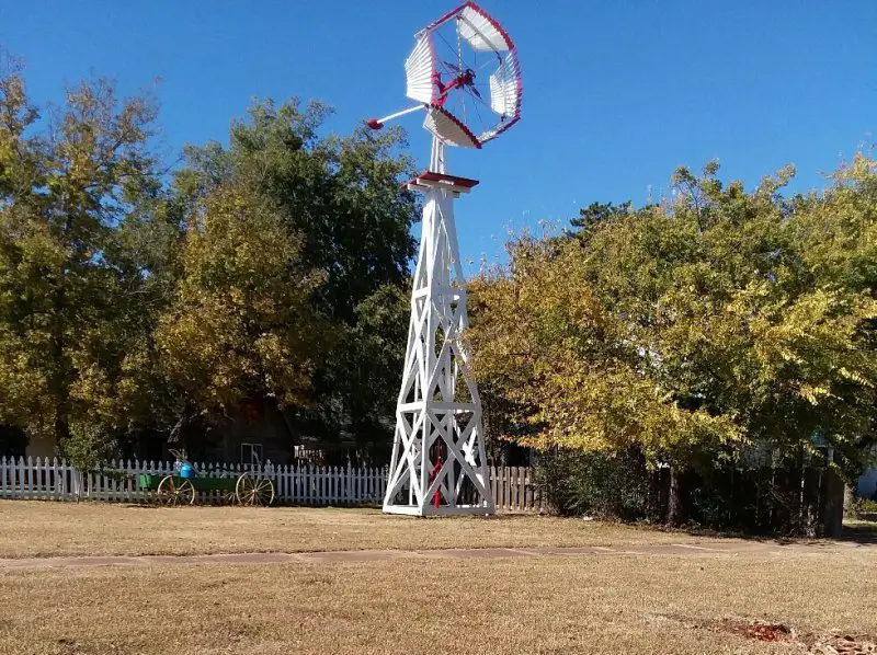 Wooden vane windmill.jpg