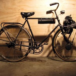 Naar selecteer marathon 1960's Stokvis, BikeBug friction drive: http://motorbicycling.com/f38/1960s- stokvis-stick-fish-dutch-21947.html | Motorized Bicycle Engine Kit Forum