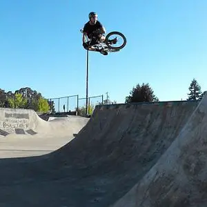tabletop over a hip
