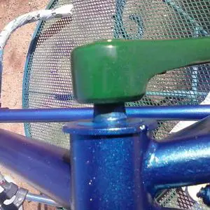 Here you can see the gloss hunter green I used on the chainring, cranks and pedals. The can was half empty, found in a ditch, all it covered was the c