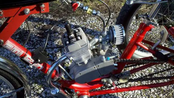 2 stroke china, no mods except chrome/glass fuel filter and air filter.