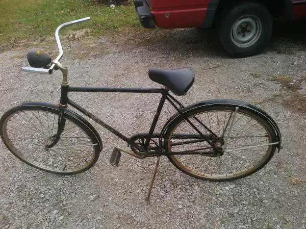 64' schwinn racer,found in barn,lil surface rust,pd$50.00