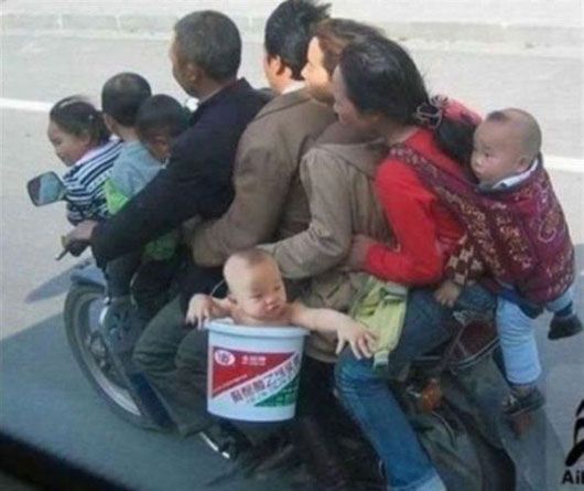a.aaa Many people ride a bike
