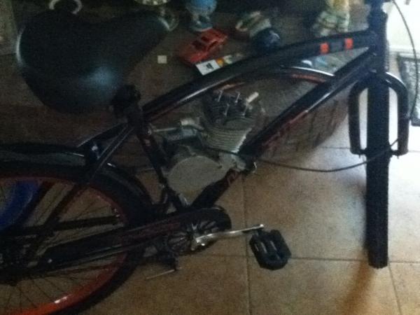 Bike is "Kent Lajolla" from walmart. Aluminum frame and its only $100. Cant beat it!