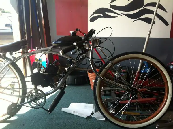 bike with the "bent fork" installed. impossible to ride, but looks good. hope to install on next build. the right way.