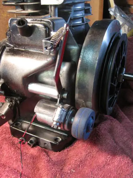 Briggs with generator on flywheel