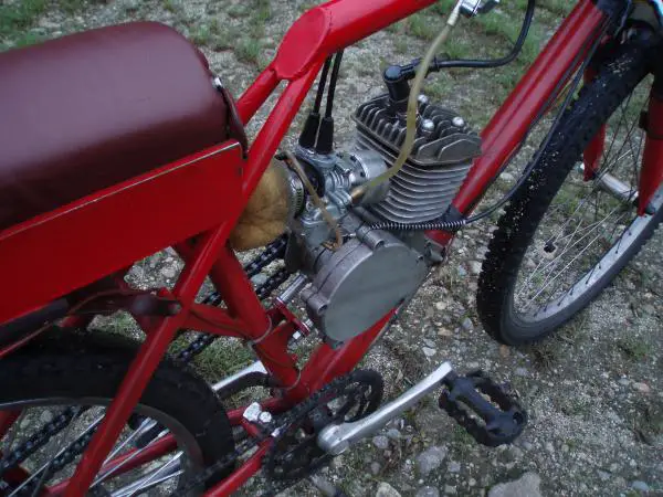 Here you can see the special intake clearly. Also, you can see the way I moved the engine forward to gain clearance for the air filter.