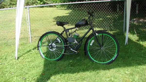 hornet!! Bangor east/west... Solid 66 GT5... this bike carries a big guy plus tools../ looks and sounds awesome doing it.