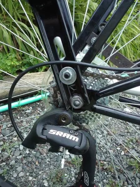 Mounting  of the struts to the rear axle
