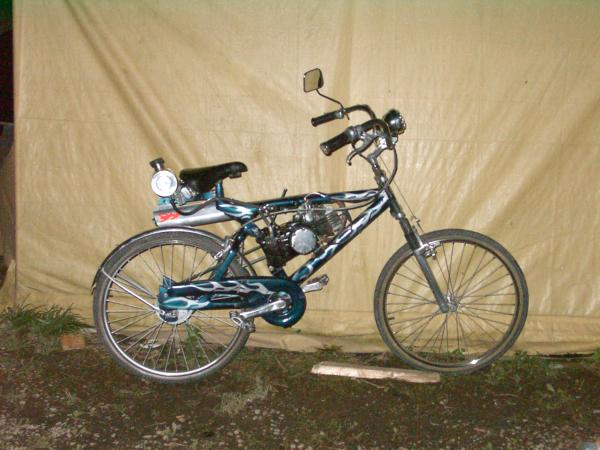 PDRM1913 sliver flames with russet pearl and blue with green/blue pearl, 8 coats of clearcoat,harley wide guild bars,home built frame,2 stroke 1gear s