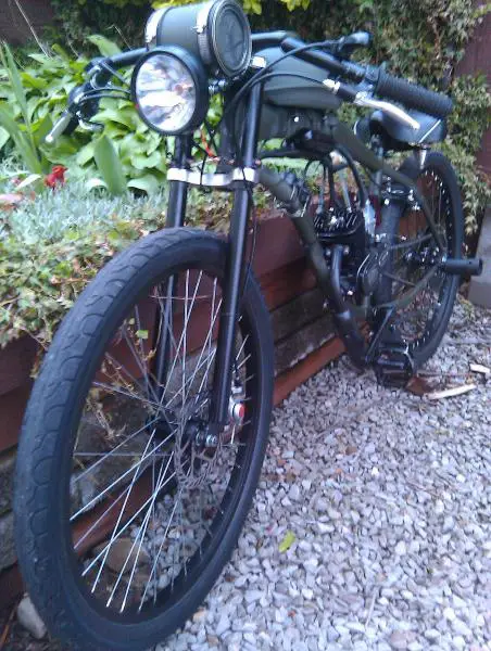 Repainted battery box, switched back to regular clutch instead of shifter knob clutch and moved to dual-pull lever.