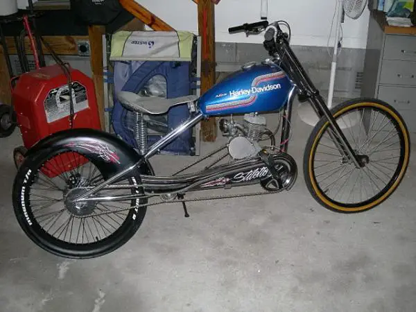 The first "Mock Up" included the stock rear wheel and fender, plus a 26" cruiser front wheel. At this point the frying pan seat had been fabricated an