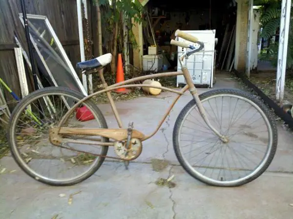 The project, a 1978 (thereabouts) AMF Roadmaster..  Picked up for 25 bucks at an estate sale.   It was an exorcise bike conversion..  had this monster