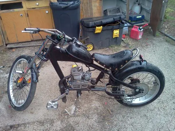 this is my bike..old pic..before i got a mount bracket and 415 chain....HIGHLY RECOMMENDED if u are doing a chopper...i RECOMMEND the 415 chain to any