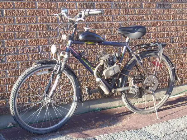 What a runner, a Chromo alloy bike that went all winter. Even the fenders stayed on, Bike Planet.  But I used the universal mount and had drilled a ho