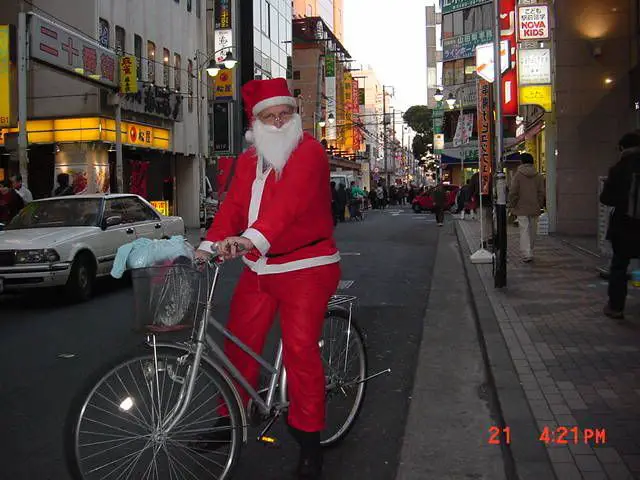 Santaonabike.jpg