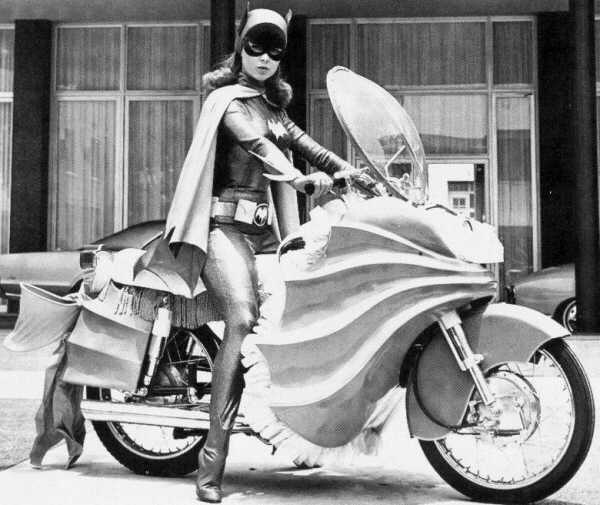 Batgirl%20Yvonne%20Craig%20Yamaha190.jpg