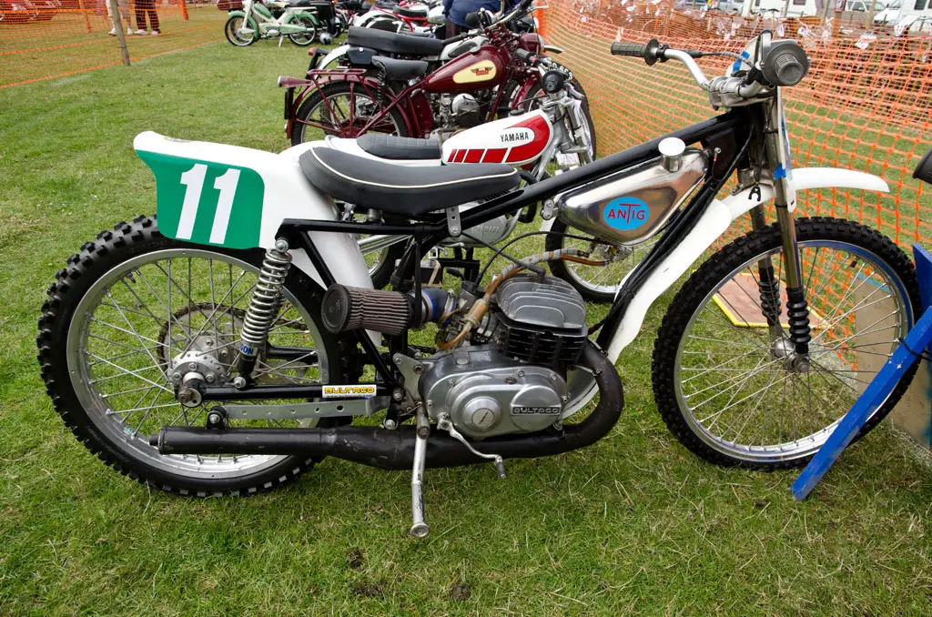 Antig_Bultaco_grasstrack_motorcycle_2.jpg