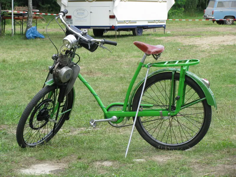 diese-fahrrad-mit-hilfsmotor-firma-68360.jpg