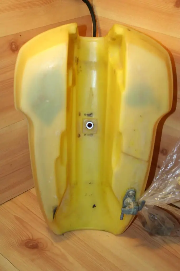 MR100112b001.jpg