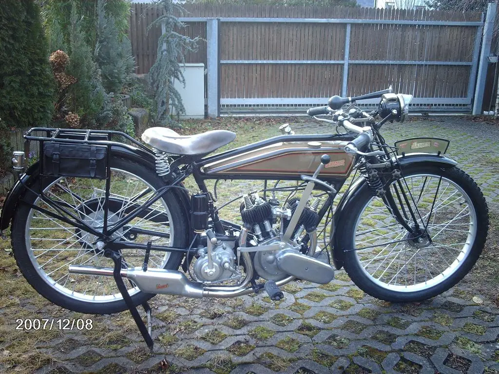 1923_James%20Model_12.JPG